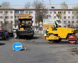 В Великом Новгороде озабочены значительным сокращением финансирования дорожного ремонта.  Но надеются на лучшее