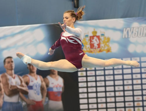 Возбуждающая тренировка обнаженных гимнасток из России на altaifish.ru