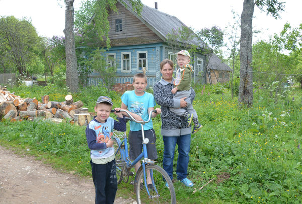 Полине Красовской и её сыновьям нравится жить на Яблоневом хуторе