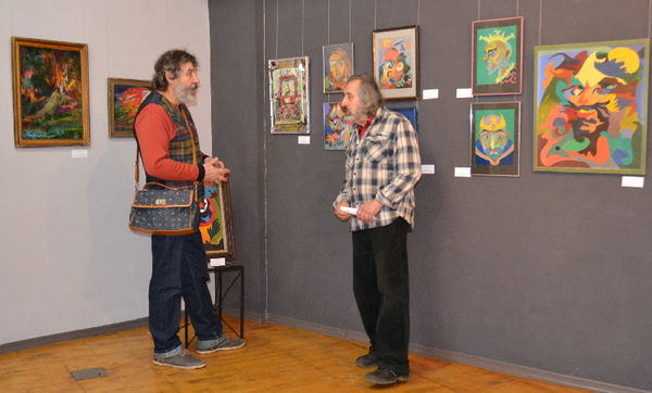 Евгений Воронин (справа) и Сергей Куликов вспоминают прошлые выставки