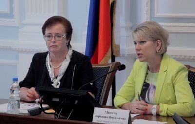 Первый вице-губернатор Вероника Минина (справа) и председатель финансового департамента Елена Солдатова  готовы были уточнить любые цифры из бюджета
