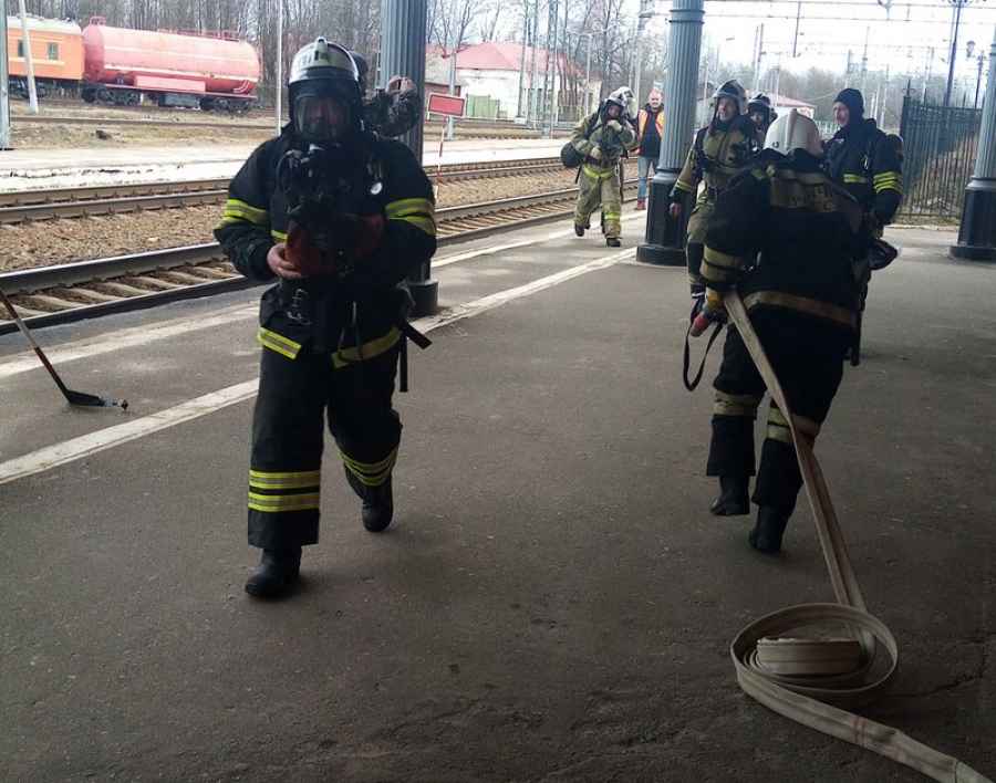 На железнодорожном вокзале в Малой Вишере «потушили» условный пожар