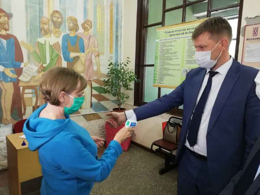 Сергею Бусурину показали, как будет организовано голосование по поправкам в Конституцию на городских избирательных участках