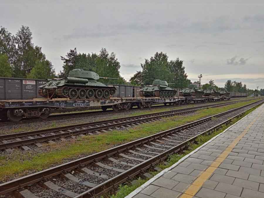 Через Пестово провезли танки Т-34