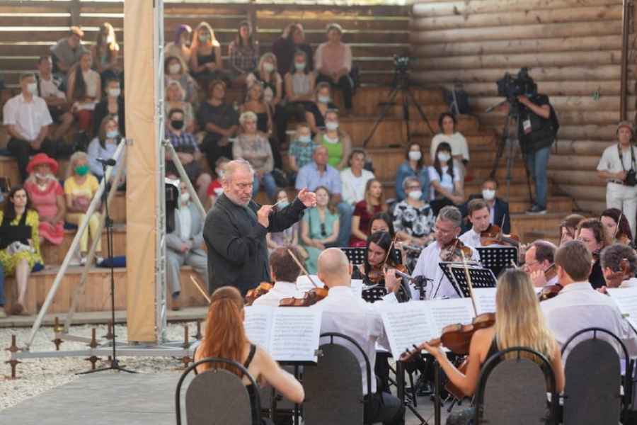 Симфонический оркестр Мариинского театра выступил для новгородских медиков