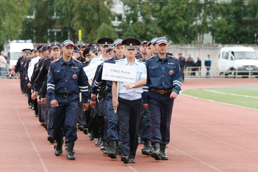 На спортивном празднике новгородские полицейские обыграли в футбольном матче своих псковских коллег