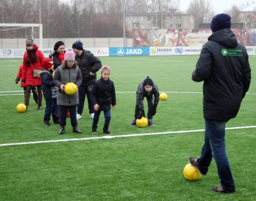 В Великом Новгороде дети Солнца сыграли в футбол