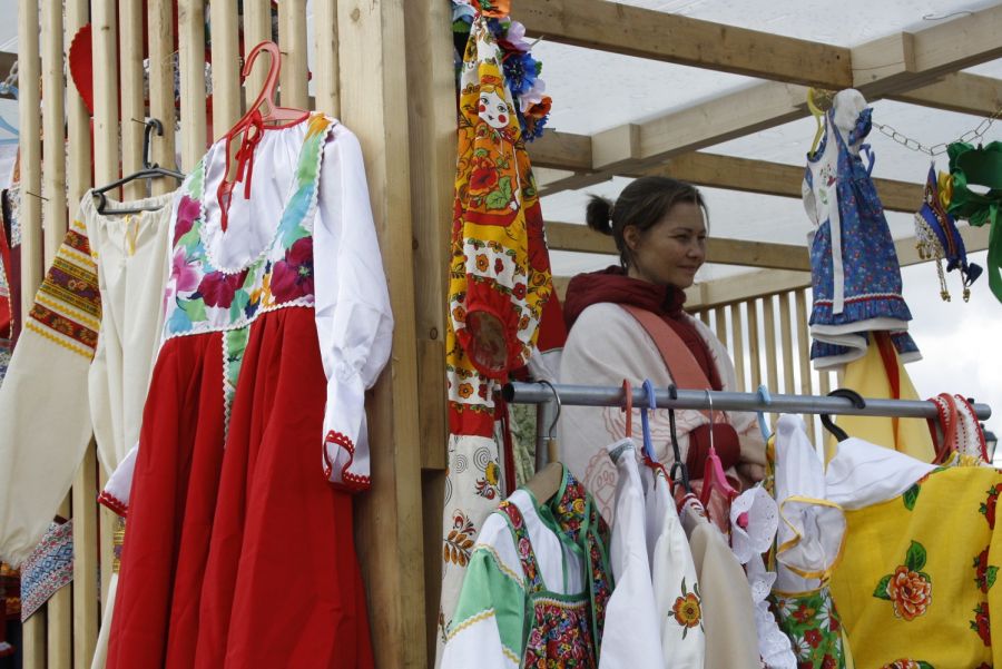 На фестивале «Сарафан» модельеры представили коллекции народных костюмов