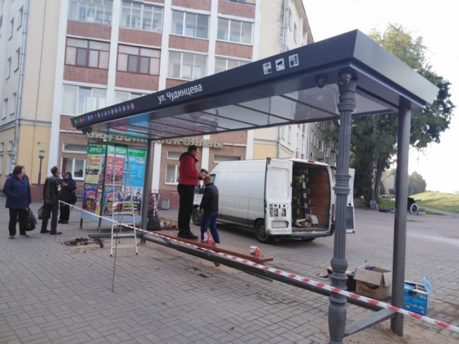 В Великом Новгороде устанавливают «умную» автобусную остановку