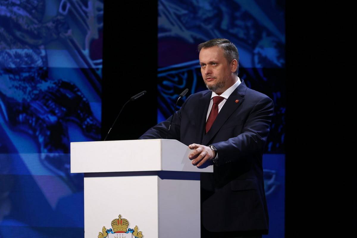 Трансляция послания главы региона идёт в эфире местных телеканалов, радиостанций и соцсети.