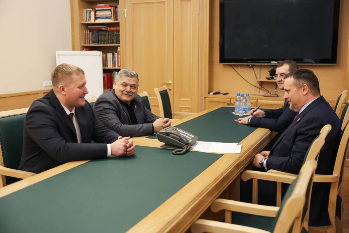Андрей Никитин обсудил тезисы послания с представителями фракций Новгородской облдумы