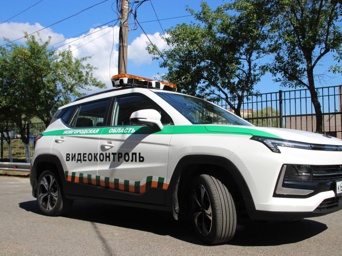 Мобильный комплекс состоит из патрульного автомобиля и системы фотовидеофиксации, установленной на к