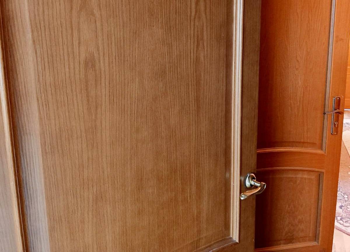 Деревянные двери, рамы и пороги для них получили фитосанитарные сертификаты.