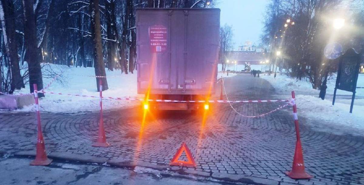 Пешеход с различными травмами доставлен бригадой скорой медицинской помощи в Новгородскую областную