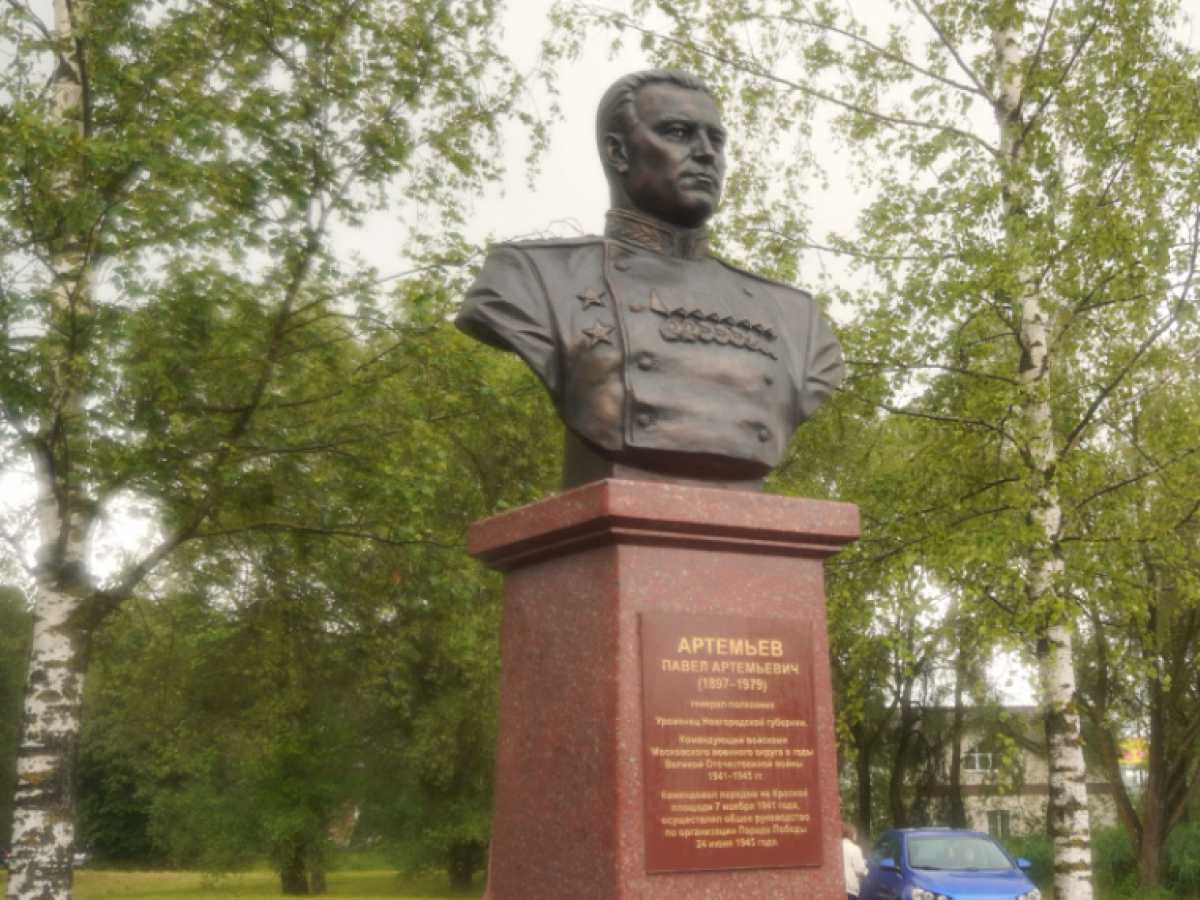 Павел Артемьев принимал непосредственное участие в организации парада Победы 24 июня 1945 года.