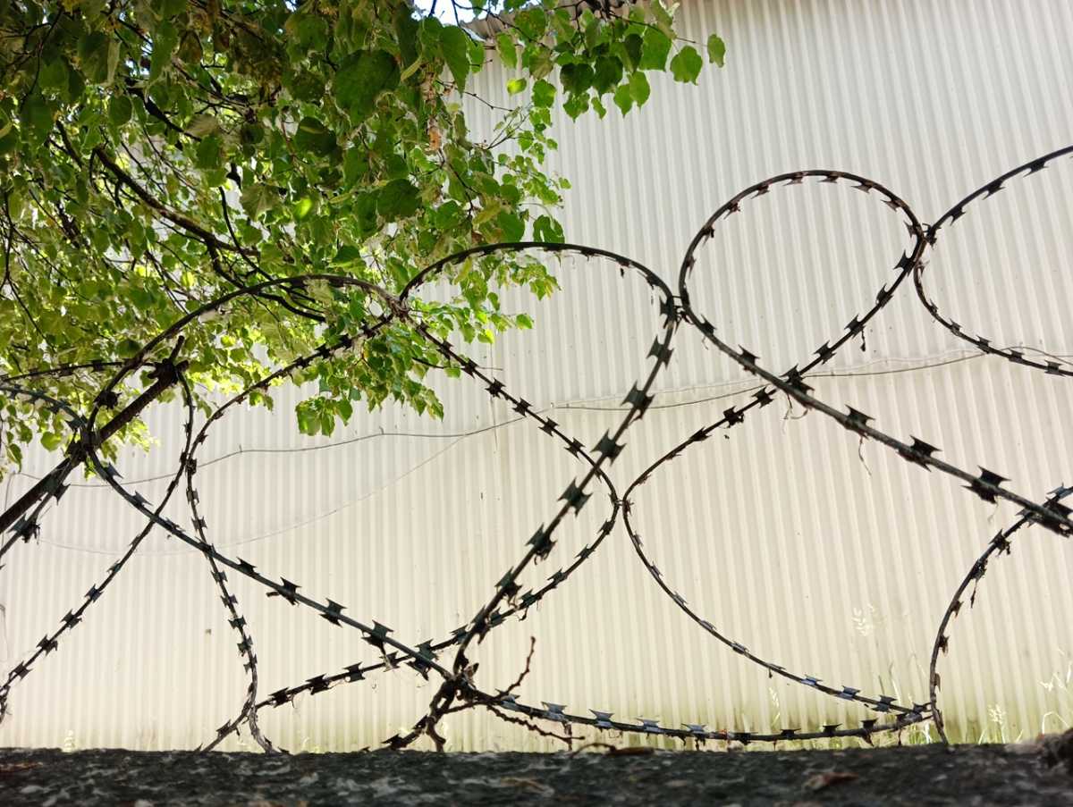 Суд приговорил мужчину к 12 годам колонии строгого режима со штрафом в 300 тысяч рублей.