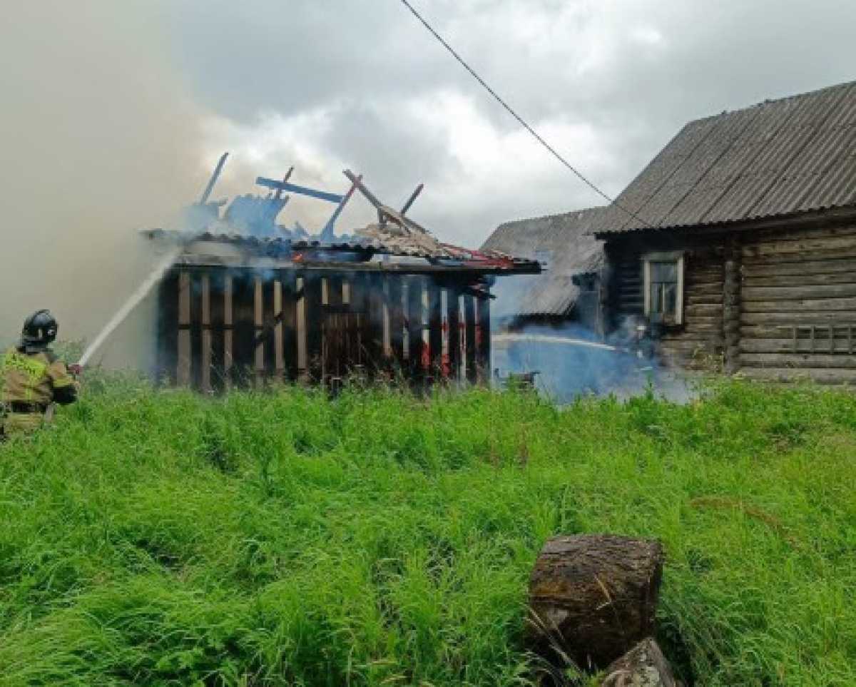 По факту смерти на пожаре следователи СК проводят доследственную проверку. Предварительная причина п