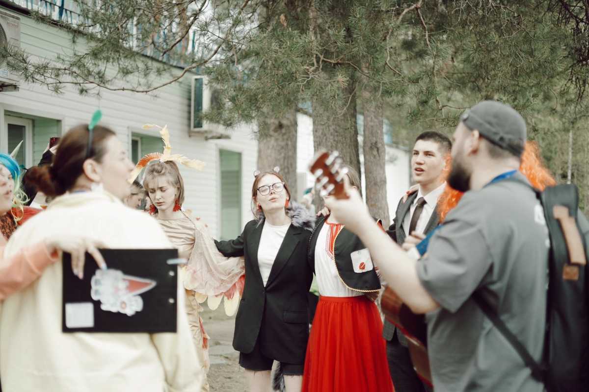 На 94 девушки по статистике — 100 ребят: в Новгородской области подсчитали количество молодёжи