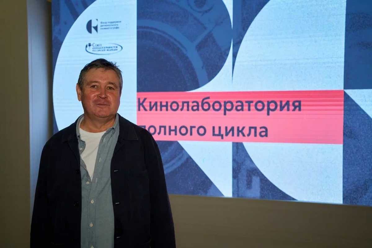 В Новгородской филармонии Алишер Хамидходжаев провёл полезную лекцию для участников интенсива про из