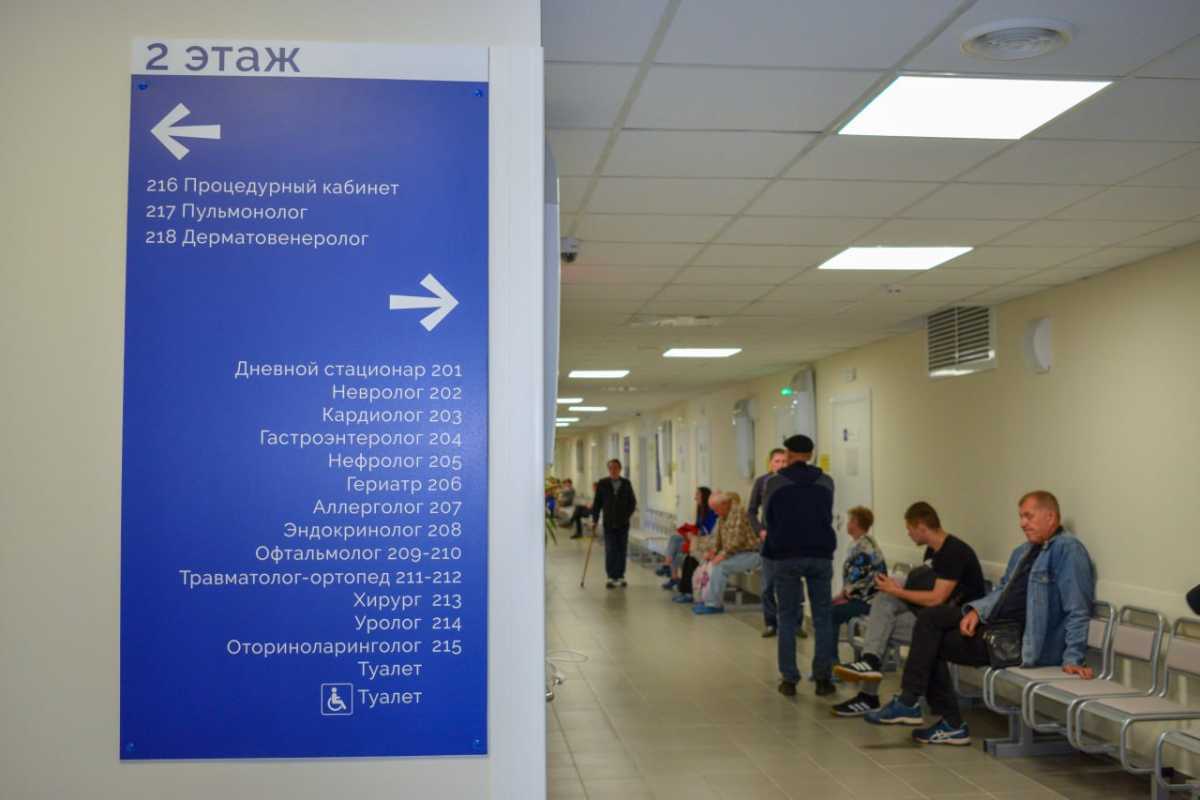В поликлинике предусмотрена удобная навигация, просторные лифты, в том числе для маломобильных пацие