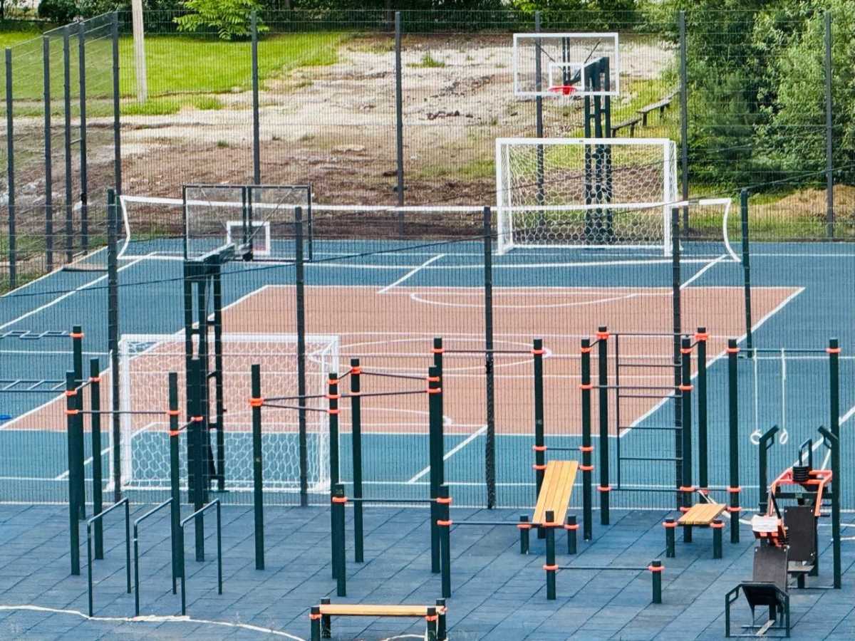 Скоро здесь появятся новые дорожки, которые позволят легко добраться до места тренировок.