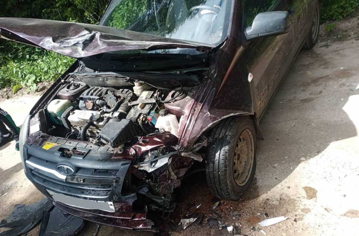 В Пестовском округе женщина на «Шкоде» выехала на встречную полосу и столкнулась с «Ладой»