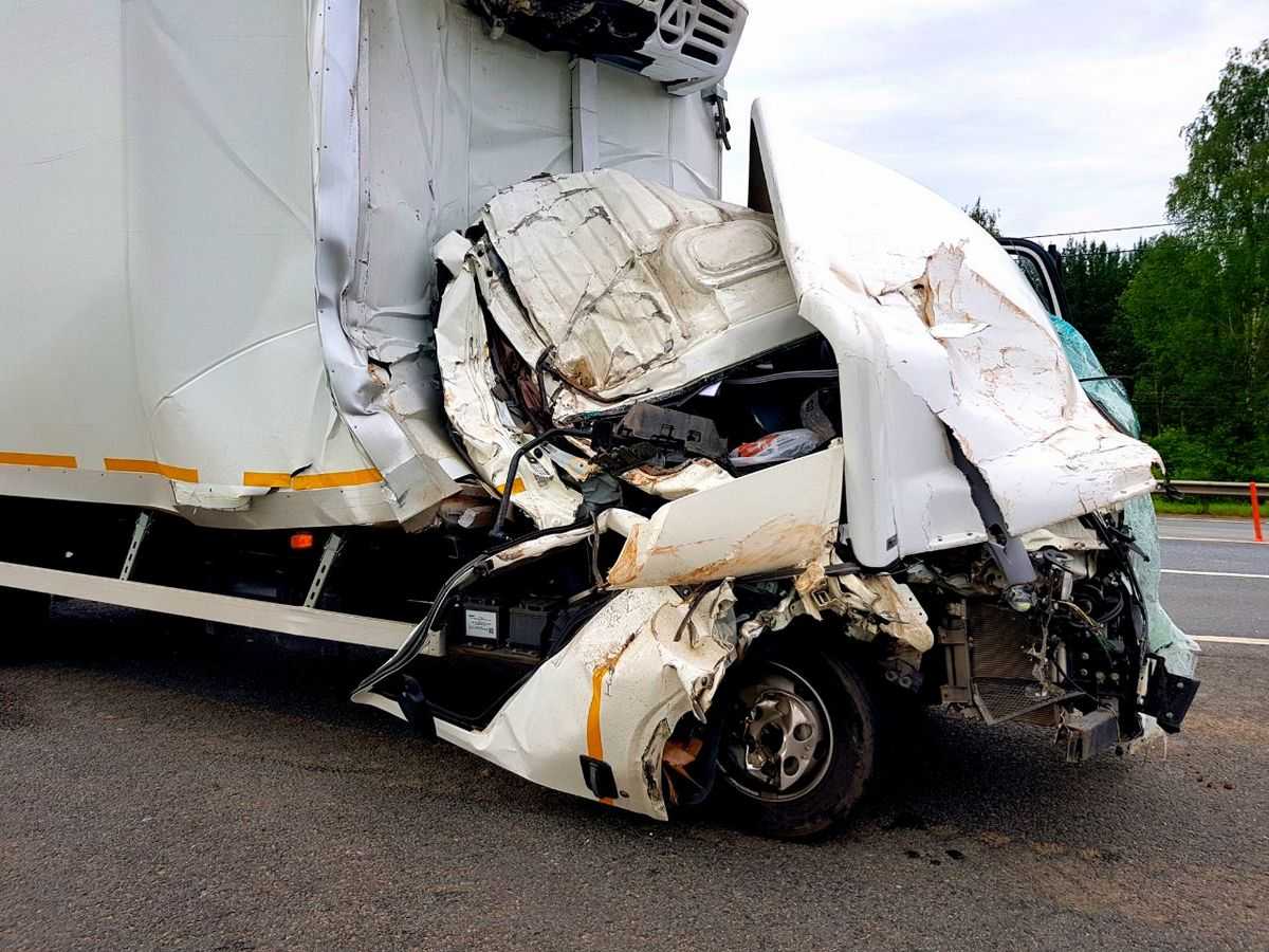 В ДТП пострадал водитель «КамАЗа».