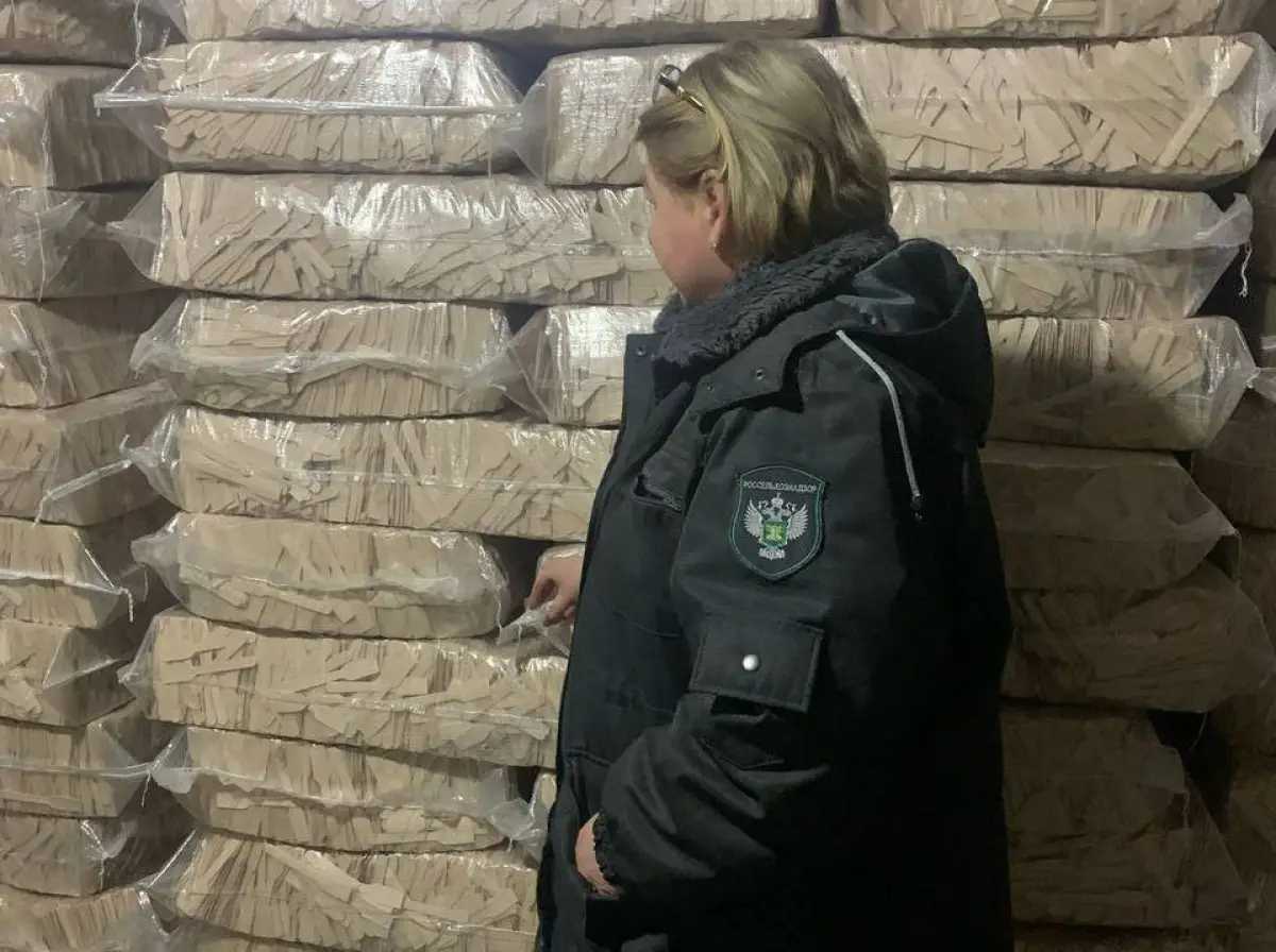 Столовые приборы экспортировали в Китай.