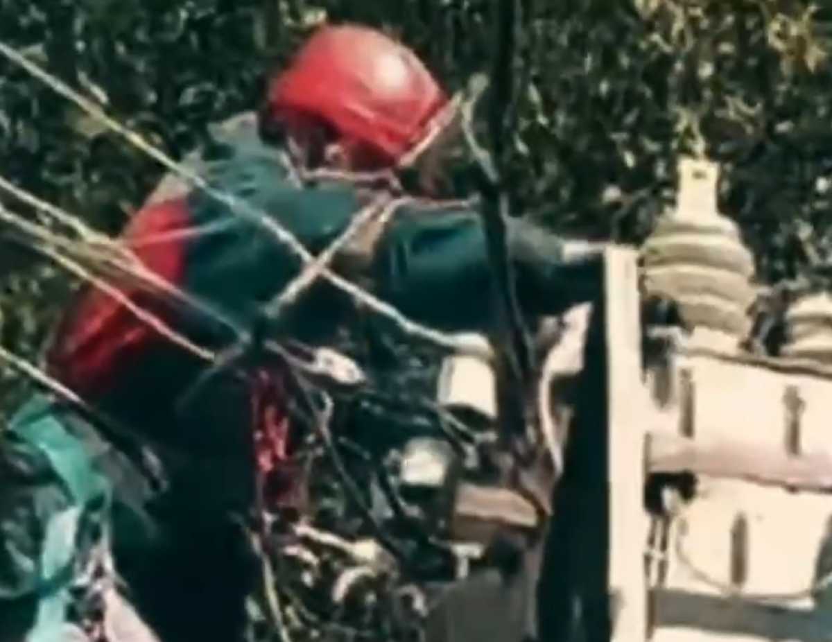 Специалисты сетевой компании продолжают круглосуточно работать по локальным заявкам потребителей до