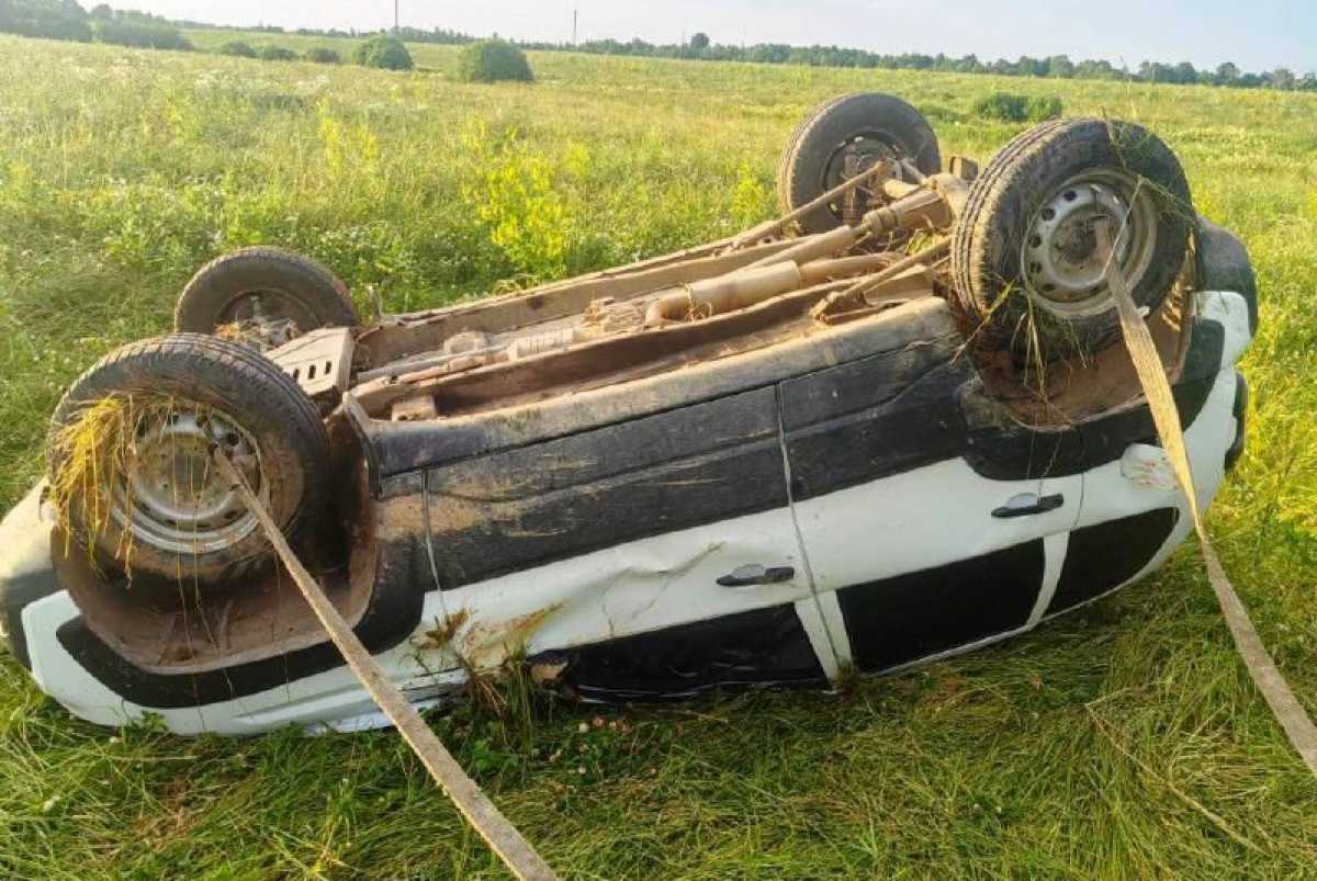 Водитель автомобиля не справился с управлением.