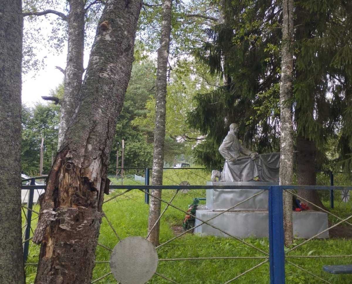 Деревня Лукино является родиной юного партизана Лени Голикова, участника Великой Отечественной войны