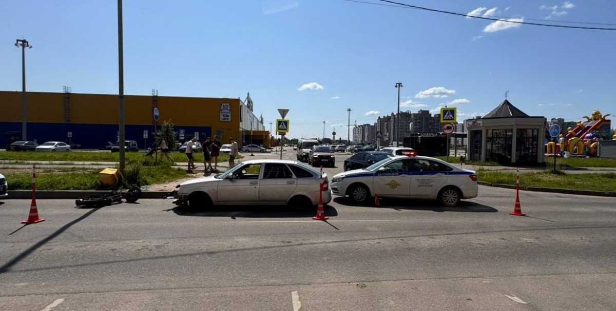 Водителя электросамоката доставили в областную больницу.