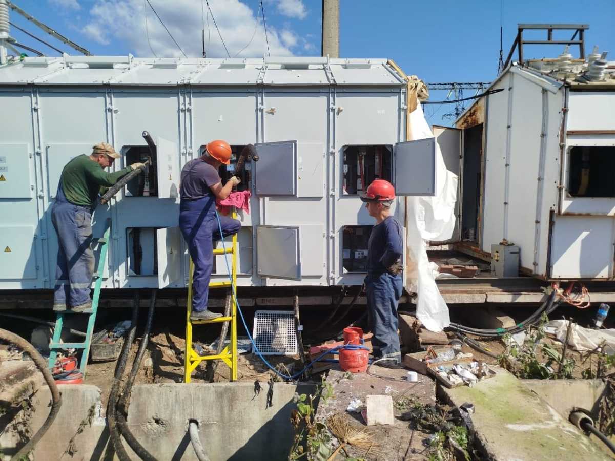 С 9 июля энергетики вели аварийно-восстановительные работы на подстанции.