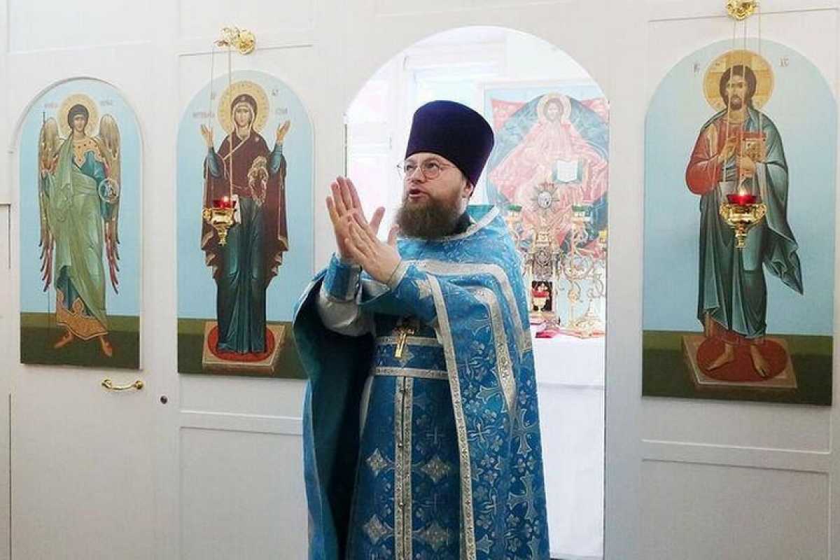 Богослужение возглавит иерей Игорь Шиляев – опытный духовник глухих и слабослышащих.