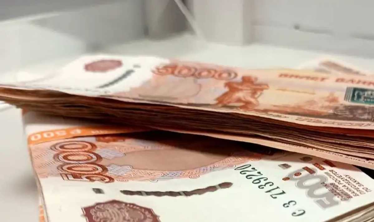 Новгородец снял около 200 тысяч рублей и совершил полтора десятка переводов на предложенный ему номе