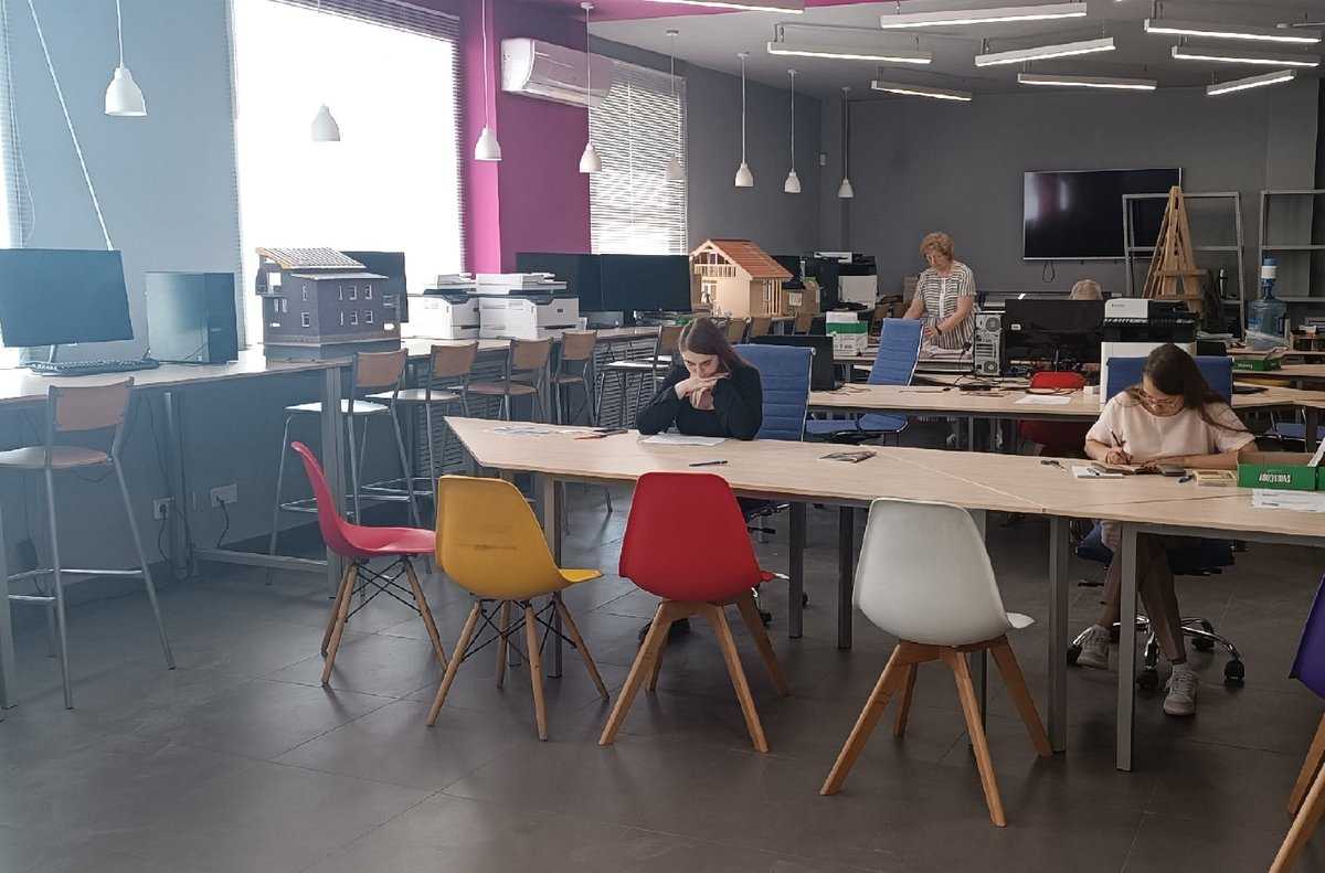 В Новгородской области на 3969 бюджетных мест абитуриенты подали более 10 тысяч заявлений.