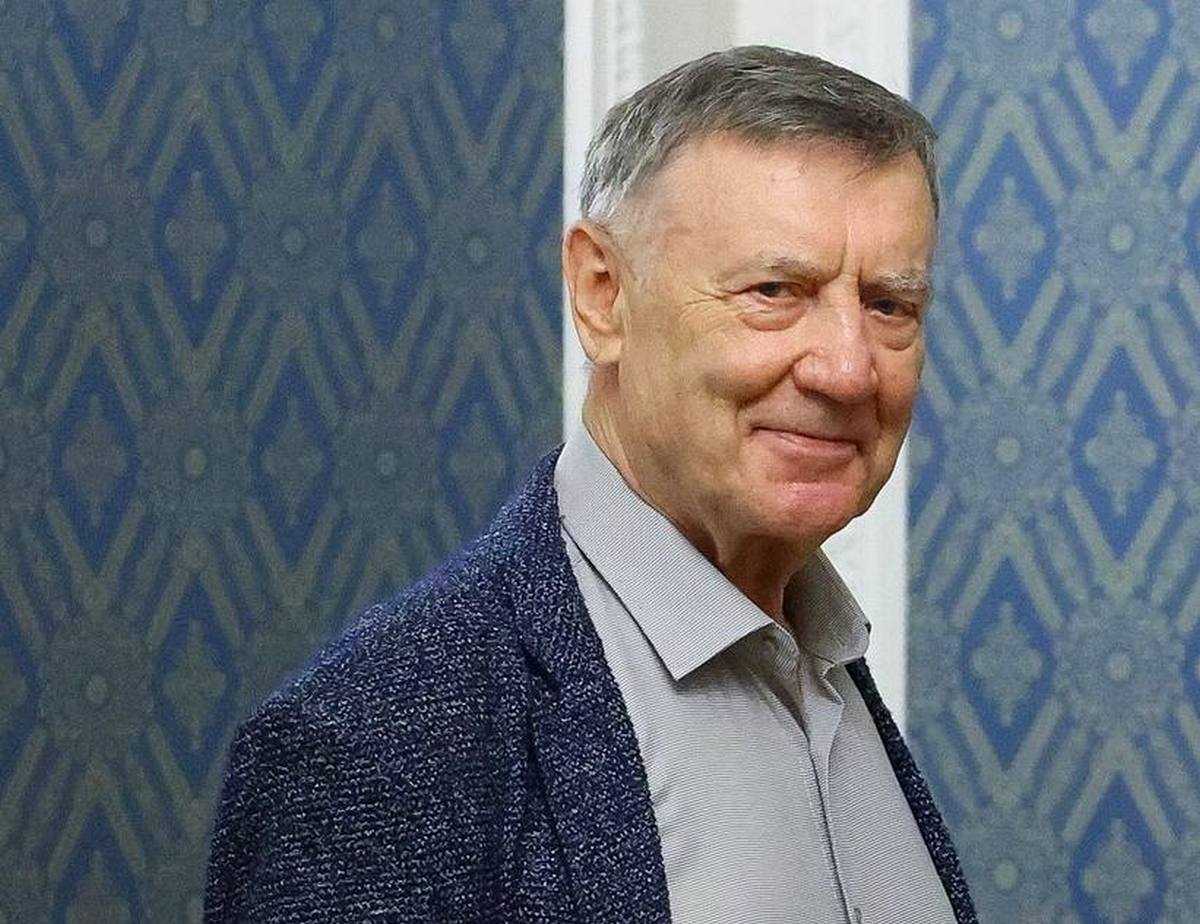 В 1983 году Виктор Смирнов возглавил областной радиокомитет, что стало началом создания новгородског