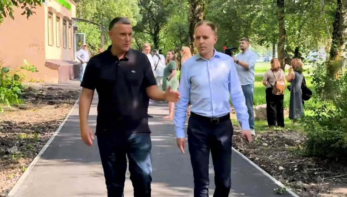 Максим Глинский стажируется под руководством мэра Александра Розбаума.