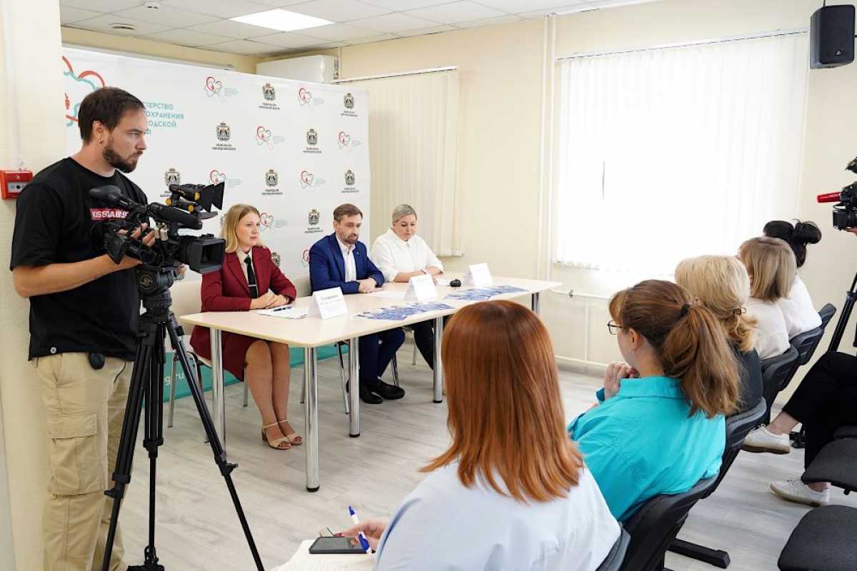 О кампании вакцинации рассказали на совместной пресс-конференции Минздрава Новгородской области и ре