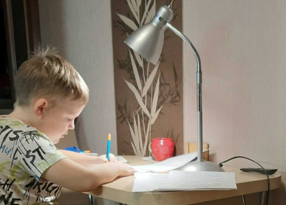 Школьники 2-8 классов в конце каждой четверти и в конце года могут получить: «отлично», «хорошо», «у