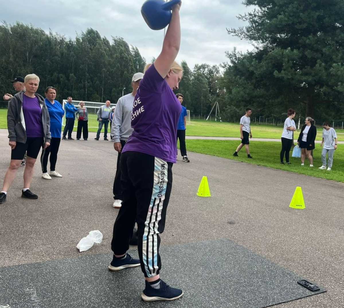 Всего женщины-призёры подняли гирю 477 раз.