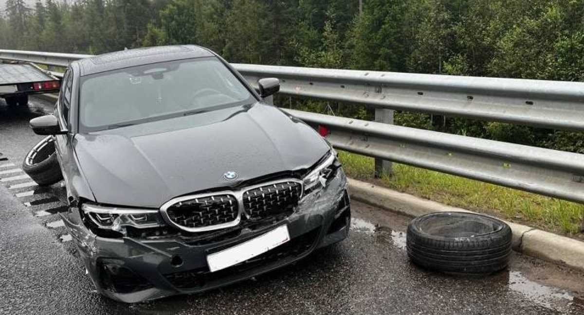 По данным ГАИ, водитель не учёл дорожные и погодные условия.