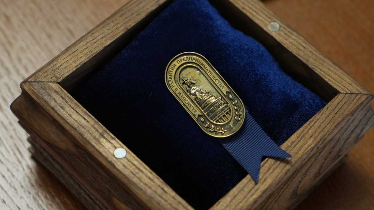 Бизнесменам региона вручили почётные знаки «За заслуги в развитии предпринимательства».