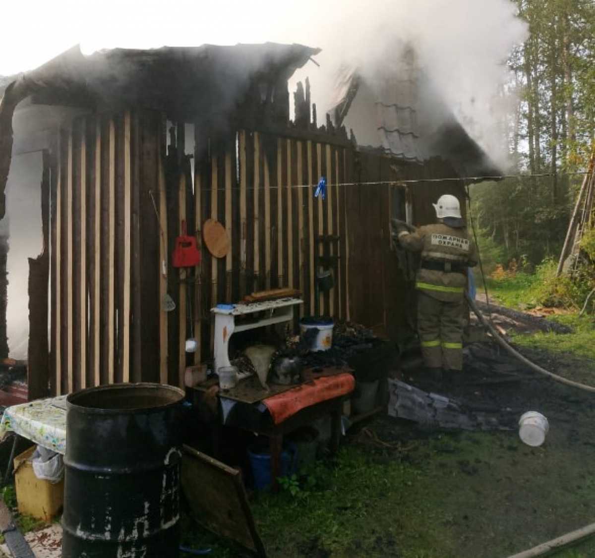 В тушении пожара также принимала участие добровольная пожарная команда.