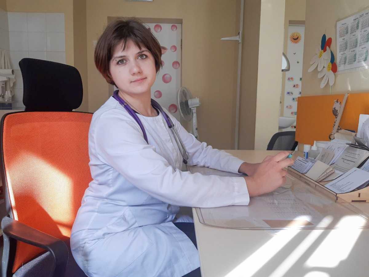 Во время учебы Анастасия проходила практику в Пестовской ЦРБ под руководством опытной коллеги Елены