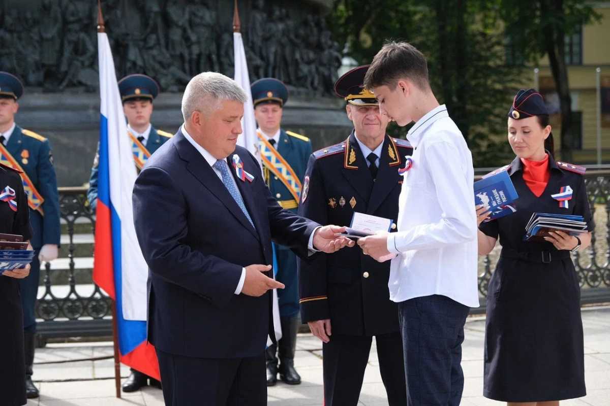 Церемония вручения паспортов прошла в Новгородском кремле.