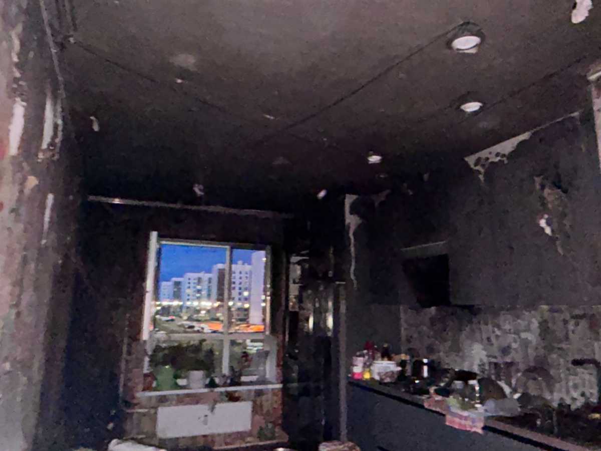 Попытка потушить масло водой привела к пожару в квартире Великого Новгорода