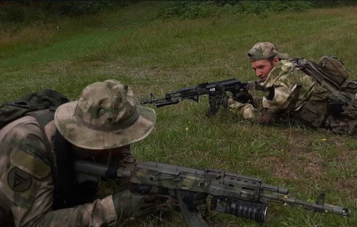 В Окуловке учили штурмовать опорные пункты, занятые противником