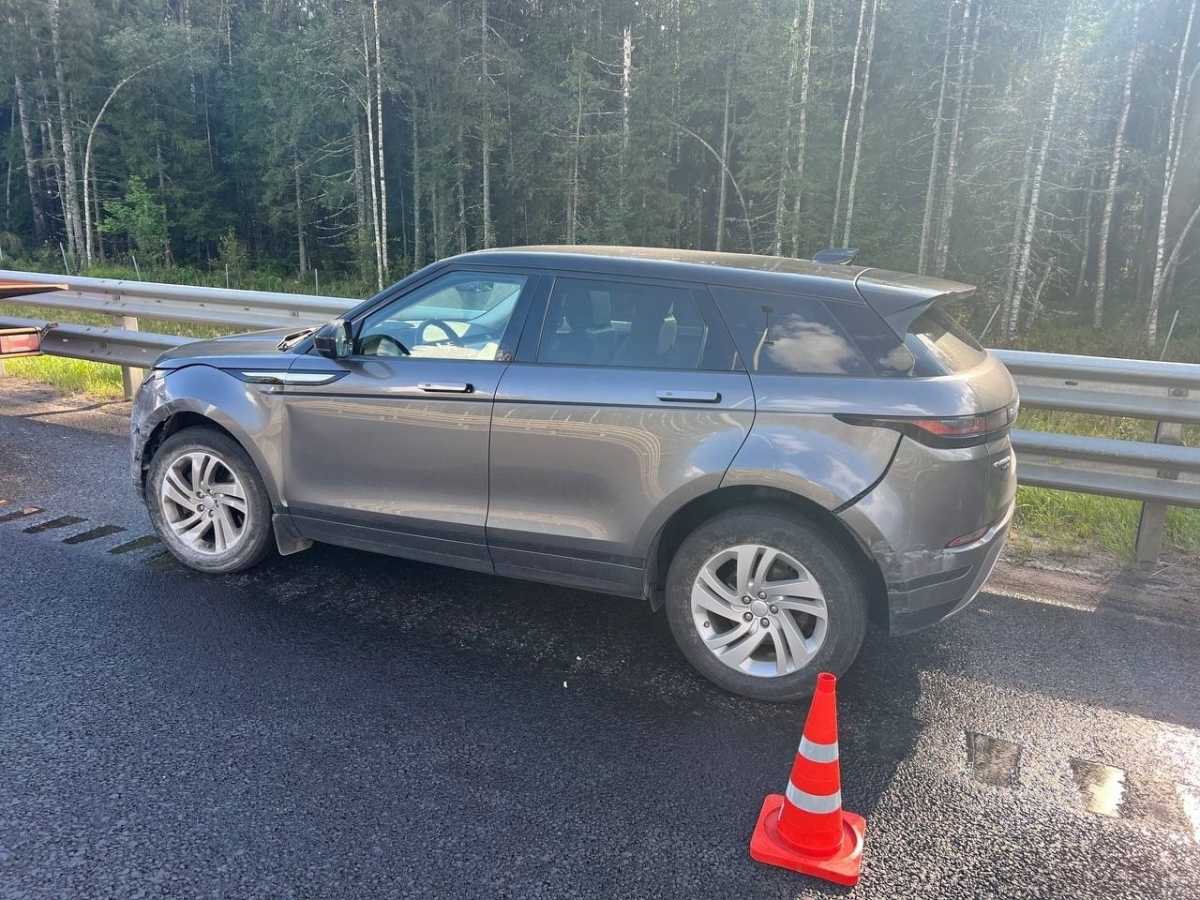 Водитель легкового автомобиля получил травмы в результате ДТП на автодороге М-11