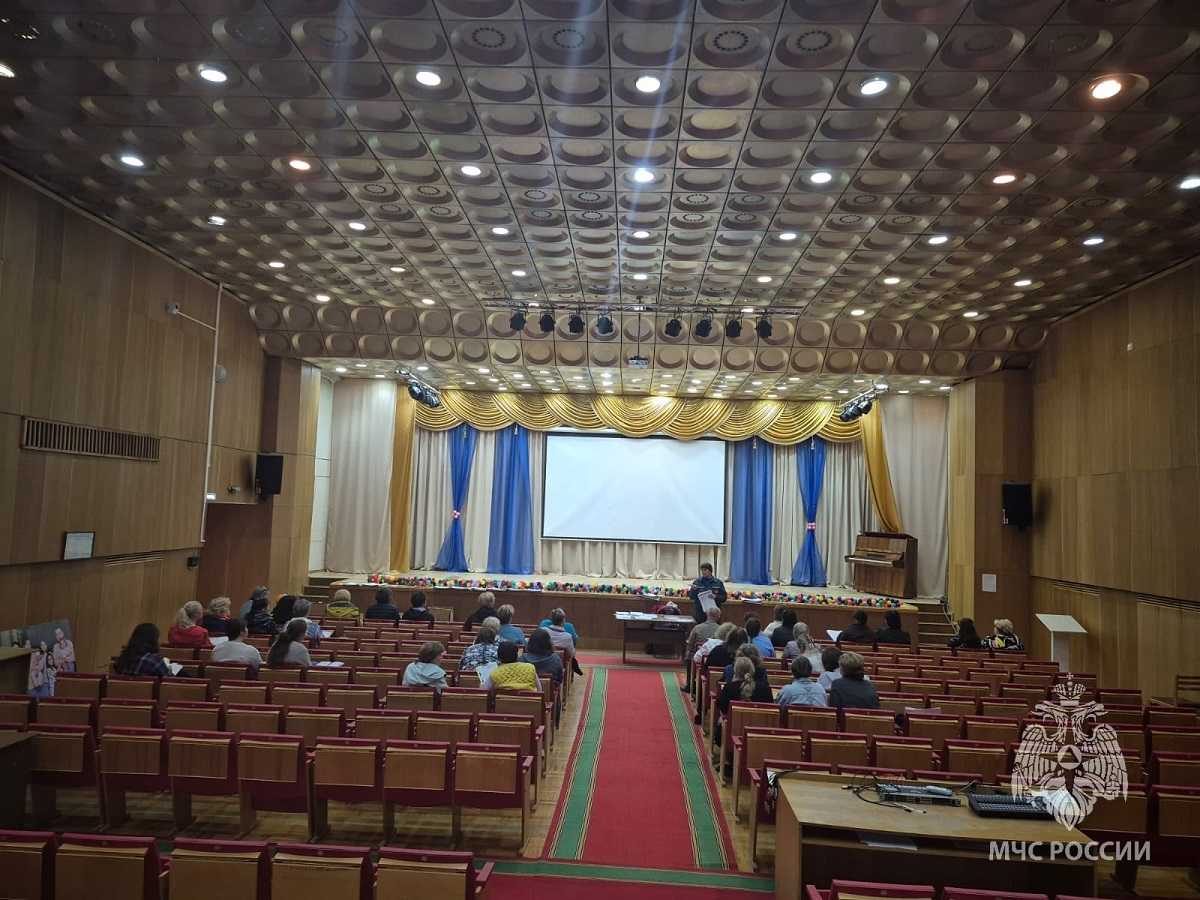 Сотрудники МЧС проводят мероприятия по подготовке к предстоящим в регионе выборам